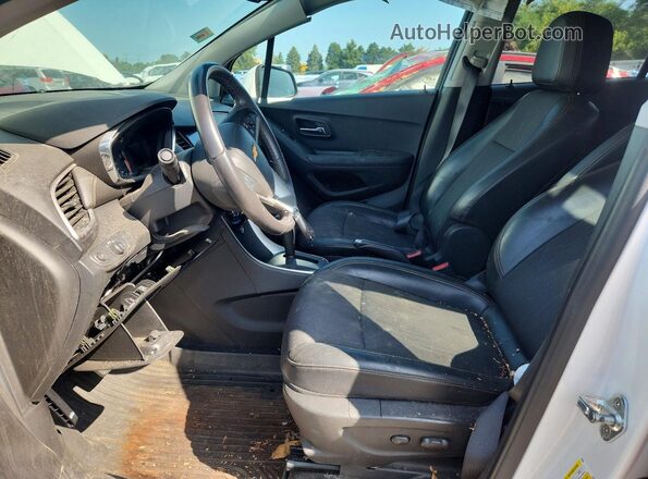KL7CJLSB6MB327925 2021 CHEVROLET TRAX White Vista interior delantera