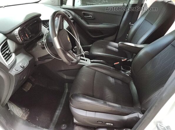 KL7CJLSB7LB005325 2020 CHEVROLET TRAX White Widok wnętrza z przodu