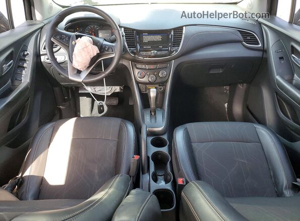 KL7CJLSB8MB336349 2021 CHEVROLET TRAX Black წინა პანელის ხედი