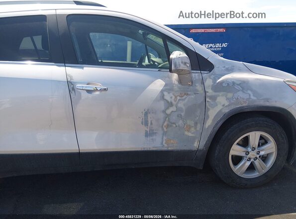 KL7CJLSB9KB963154 2019 CHEVROLET TRAX Серебряный Вид спереди