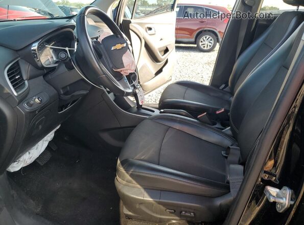 KL7CJLSB9MB325070 2021 CHEVROLET TRAX Черный Вид салона спереди