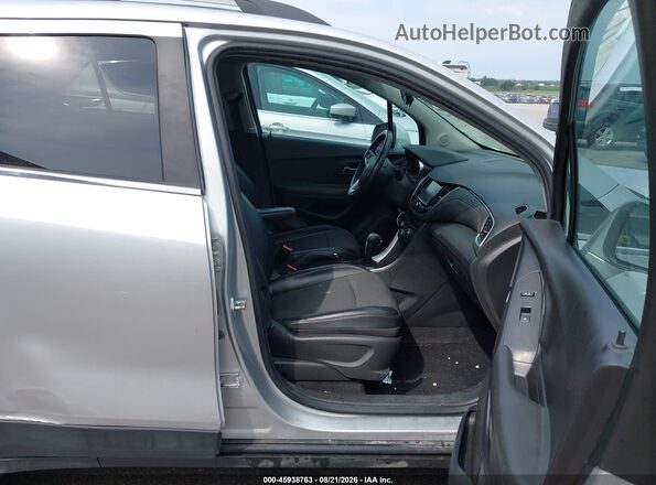 KL7CJLSBXHB222570 2017 CHEVROLET TRAX Silver Սալոնի դիմացի տեսք