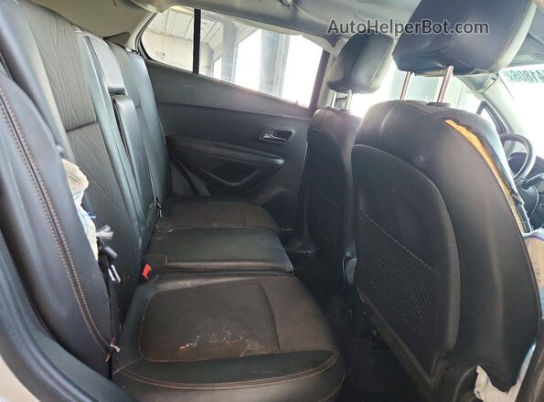 KL7CJLSBXHB260249 2017 CHEVROLET TRAX White Widok tylnych siedzeń