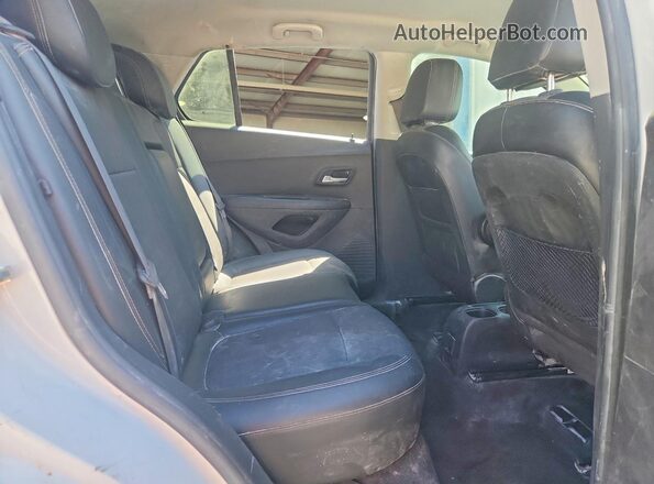 KL7CJLSBXKB858350 2019 CHEVROLET TRAX Белый Вид задней части салона