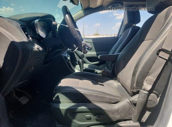 KL7CJLSBXKB858350 2019 CHEVROLET TRAX Белый Вид салона спереди