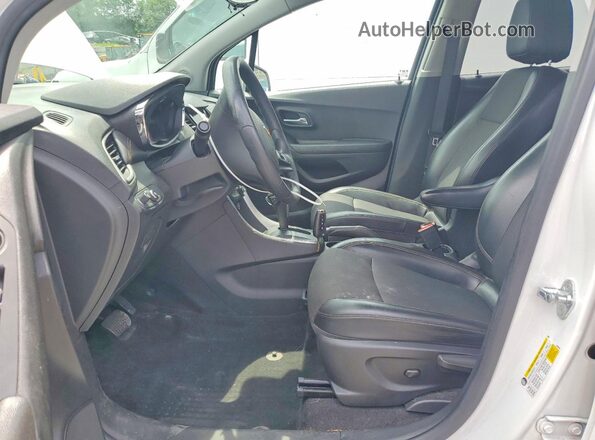 KL7CJLSM4NB508282 2022 CHEVROLET TRAX White Սալոնի դիմացի տեսք