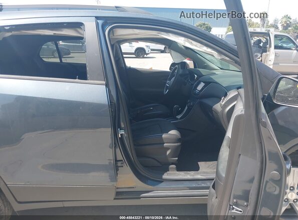 KL7CJLSM6NB566796 2022 CHEVROLET TRAX Серый Вид салона спереди