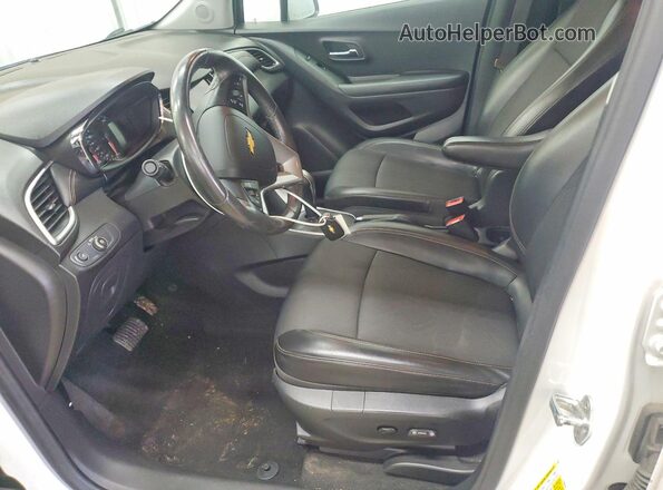 KL7CJLSMXMB375512 2021 CHEVROLET TRAX White Widok wnętrza z przodu