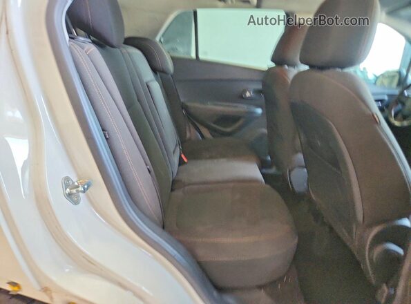 KL7CJNSB3JB717209 2018 CHEVROLET TRAX Белый Вид задней части салона