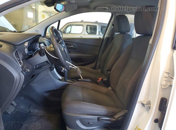 KL7CJNSB5HB158546 2017 CHEVROLET TRAX Белый Вид салона спереди