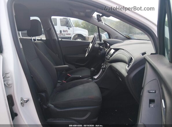 KL7CJNSB7JB701921 2018 CHEVROLET TRAX Белый Вид салона спереди