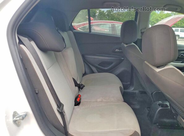 KL7CJNSM7MB361269 2021 CHEVROLET TRAX White Vista interior trasera