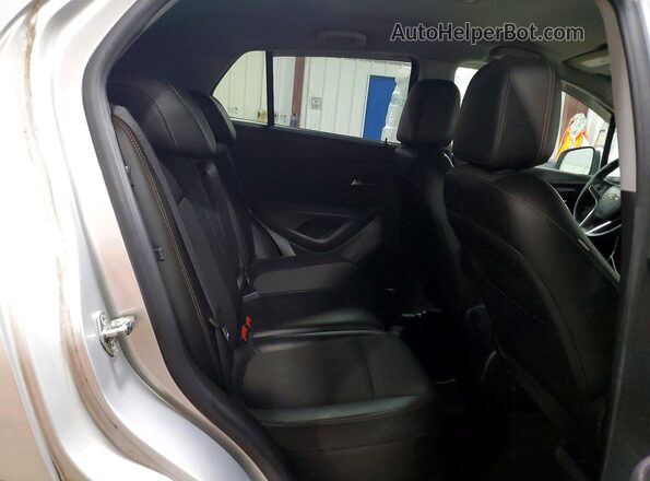 KL7CJPSB0HB134778 2017 CHEVROLET TRAX Серебряный Вид задней части салона