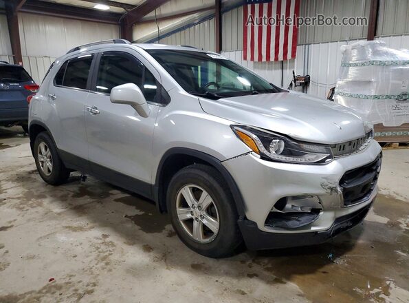 KL7CJPSB0HB134778 2017 CHEVROLET TRAX Серебряный Передняя правая четверть