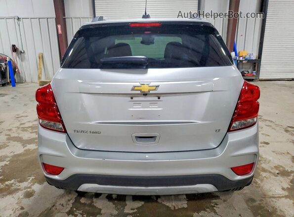KL7CJPSB0HB134778 2017 CHEVROLET TRAX Серебряный Вид сзади