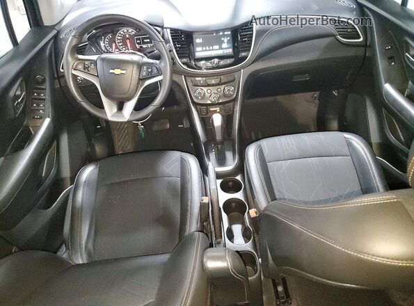 KL7CJPSB0HB134778 2017 CHEVROLET TRAX Серебряный Вид панели приборов