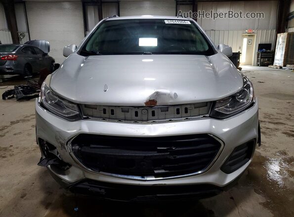 KL7CJPSB0HB134778 2017 CHEVROLET TRAX Серебряный Вид спереди