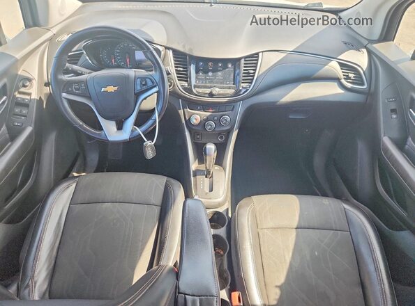 KL7CJPSB0JB712075 2018 CHEVROLET TRAX Белый Вид панели приборов
