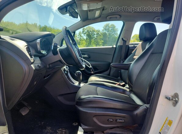 KL7CJPSB0JB712075 2018 CHEVROLET TRAX Белый Вид салона спереди