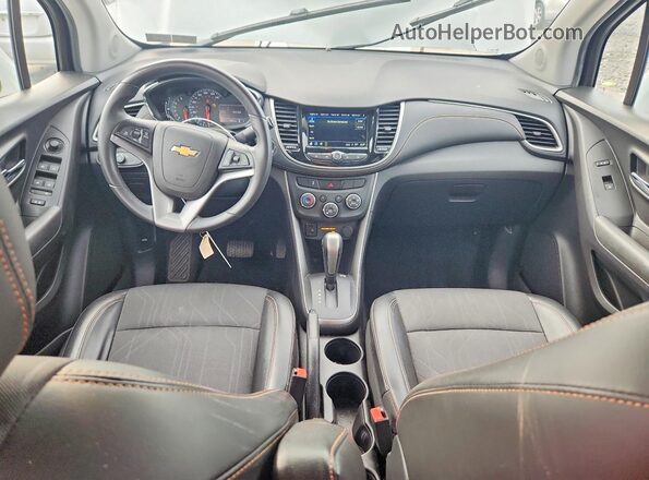 KL7CJPSB2JB568786 2018 CHEVROLET TRAX Белый Вид панели приборов
