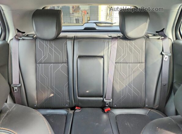 KL7CJPSB2JB568786 2018 CHEVROLET TRAX Белый Вид задних сидений