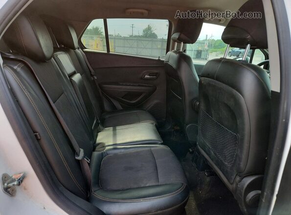KL7CJPSB2JB593333 2018 CHEVROLET TRAX White Rear interior view