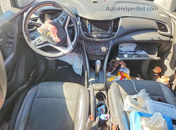 KL7CJPSB3KB813922 2019 CHEVROLET TRAX Серебряный Вид панели приборов