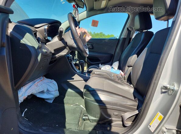 KL7CJPSB3KB813922 2019 CHEVROLET TRAX Серебряный Вид салона спереди
