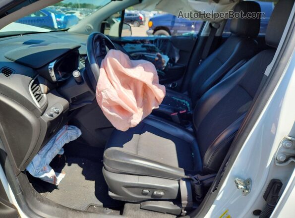 KL7CJPSB3LB039169 2020 CHEVROLET TRAX White Вид салону спереду