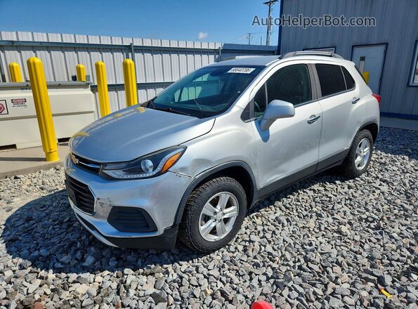 KL7CJPSB4JB609922 2018 CHEVROLET TRAX Silver Tył lewy