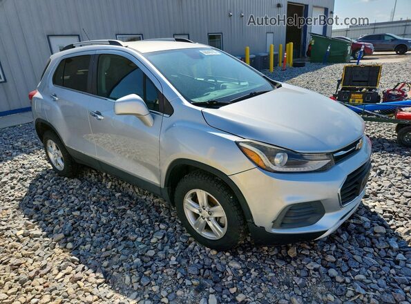KL7CJPSB4JB609922 2018 CHEVROLET TRAX Silver Widok wnętrza z przodu