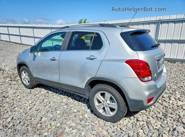KL7CJPSB4JB609922 2018 CHEVROLET TRAX Silver Przód prawy