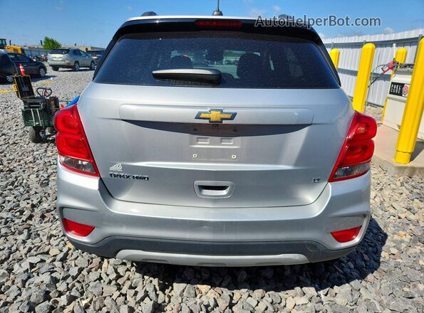 KL7CJPSB4JB609922 2018 CHEVROLET TRAX Silver Widok wnętrza z tyłu