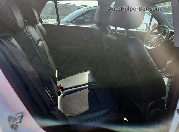 KL7CJPSB4KB792160 2019 CHEVROLET TRAX White Вид задньої частини салону