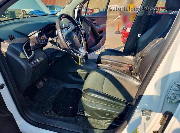 KL7CJPSB4KB792160 2019 CHEVROLET TRAX White Вид салону спереду