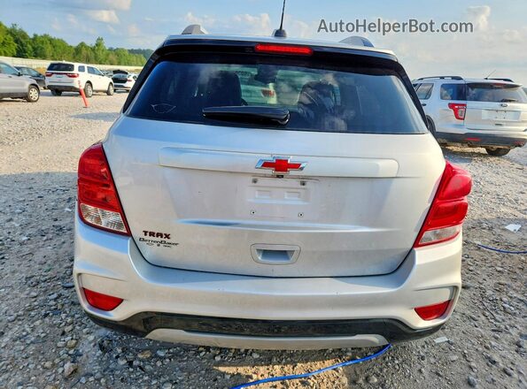 KL7CJPSB4LB319473 2020 CHEVROLET TRAX Серебряный Вид сзади