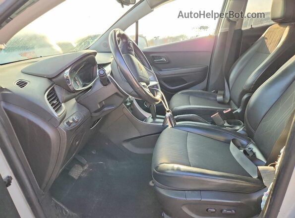KL7CJPSB4LB319473 2020 CHEVROLET TRAX Серебряный Вид салона спереди