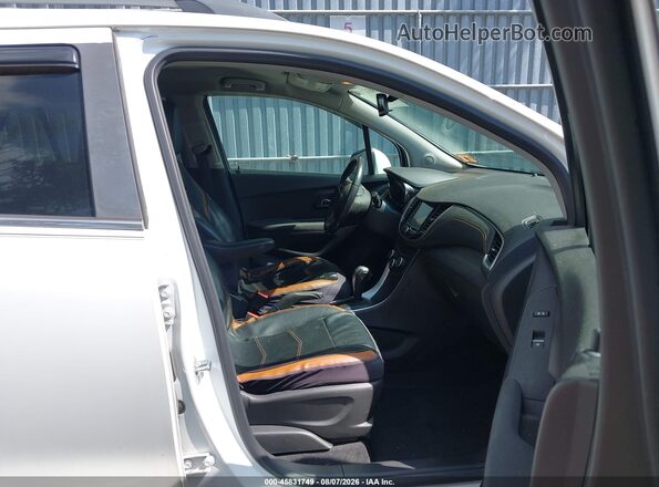 KL7CJPSB5HB211211 2017 CHEVROLET TRAX White წინა სალონის ხედი