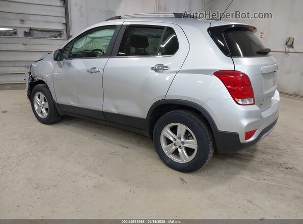 KL7CJPSB5JB685830 2018 CHEVROLET TRAX Silver Задня ліва чверть