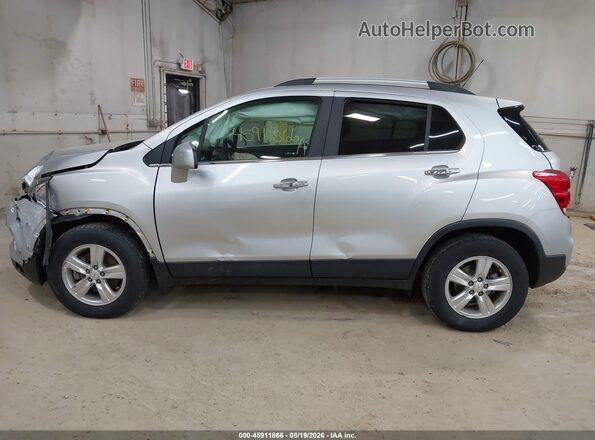 KL7CJPSB5JB685830 2018 CHEVROLET TRAX Silver Вид задньої частини салону