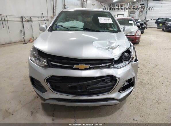 KL7CJPSB5JB685830 2018 CHEVROLET TRAX Silver Вид панелі приладів