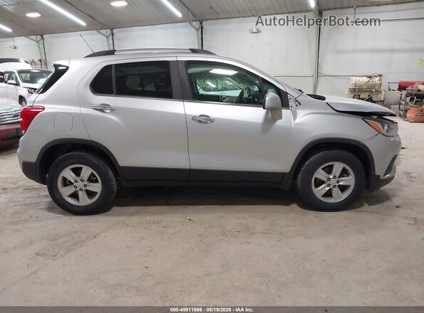 KL7CJPSB5JB685830 2018 CHEVROLET TRAX Silver Вид щитка приладів