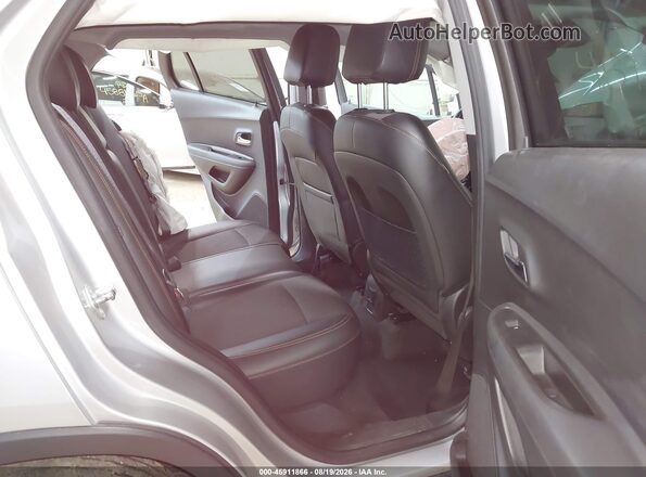 KL7CJPSB5JB685830 2018 CHEVROLET TRAX Silver Вид наклейки з VIN-кодом