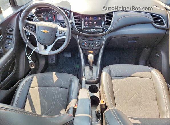 KL7CJPSB7LB042351 2020 CHEVROLET TRAX Серебряный Вид панели приборов