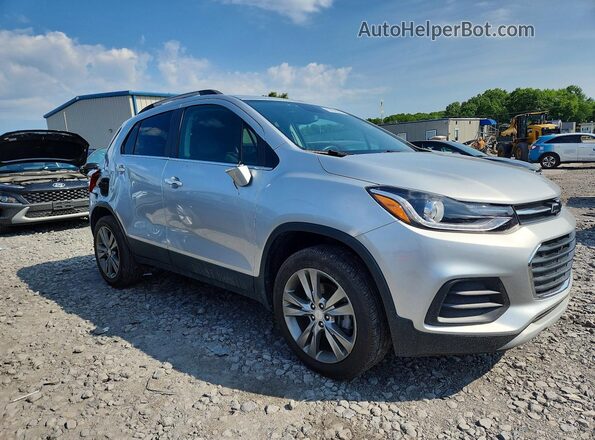 KL7CJPSB7LB042351 2020 CHEVROLET TRAX Серебряный Передняя правая четверть