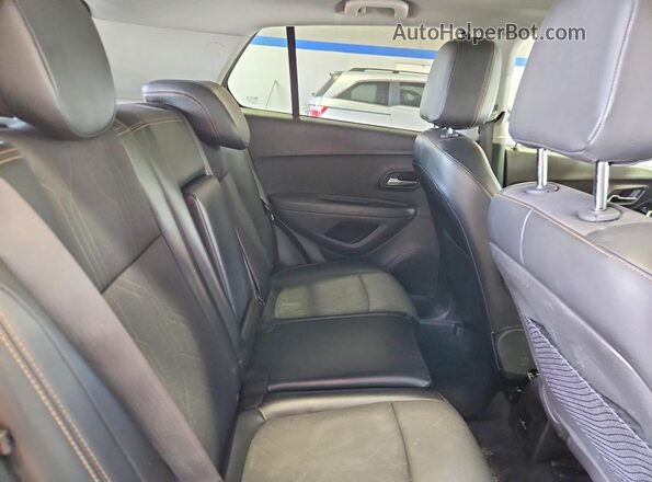 KL7CJPSB9KB830367 2019 CHEVROLET TRAX Silver Widok wnętrza z tyłu