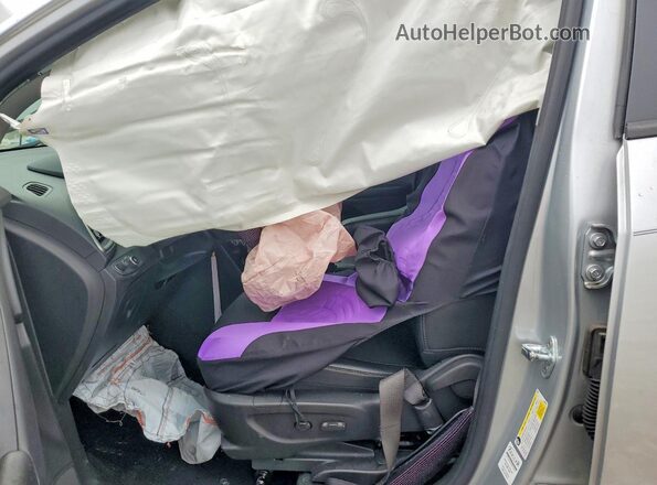 KL7CJPSB9MB354737 2021 CHEVROLET TRAX Silver Սալոնի դիմացի տեսք
