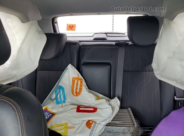 KL7CJPSB9MB354737 2021 CHEVROLET TRAX Silver Հետևի նստատեղերի տեսք