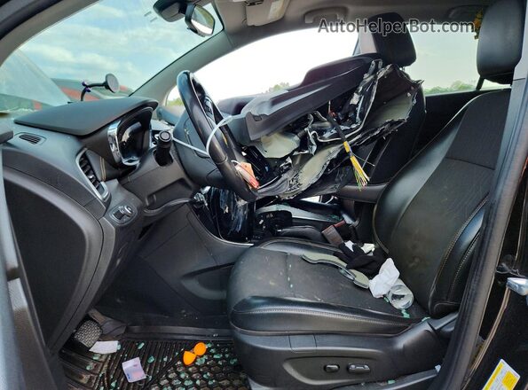 KL7CJPSBXKB811813 2019 CHEVROLET TRAX Черный Вид салона спереди