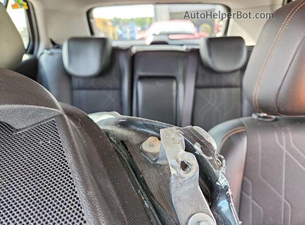 KL7CJPSBXKB811813 2019 CHEVROLET TRAX Черный Вид задних сидений